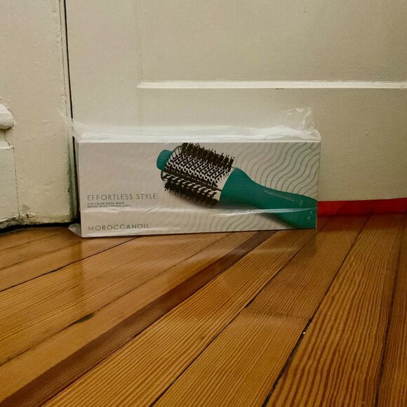 New in box sealed: Moroccanoil Effortless Style 4-in-1 Blow-Dryer Brush - Picture 4 of 4